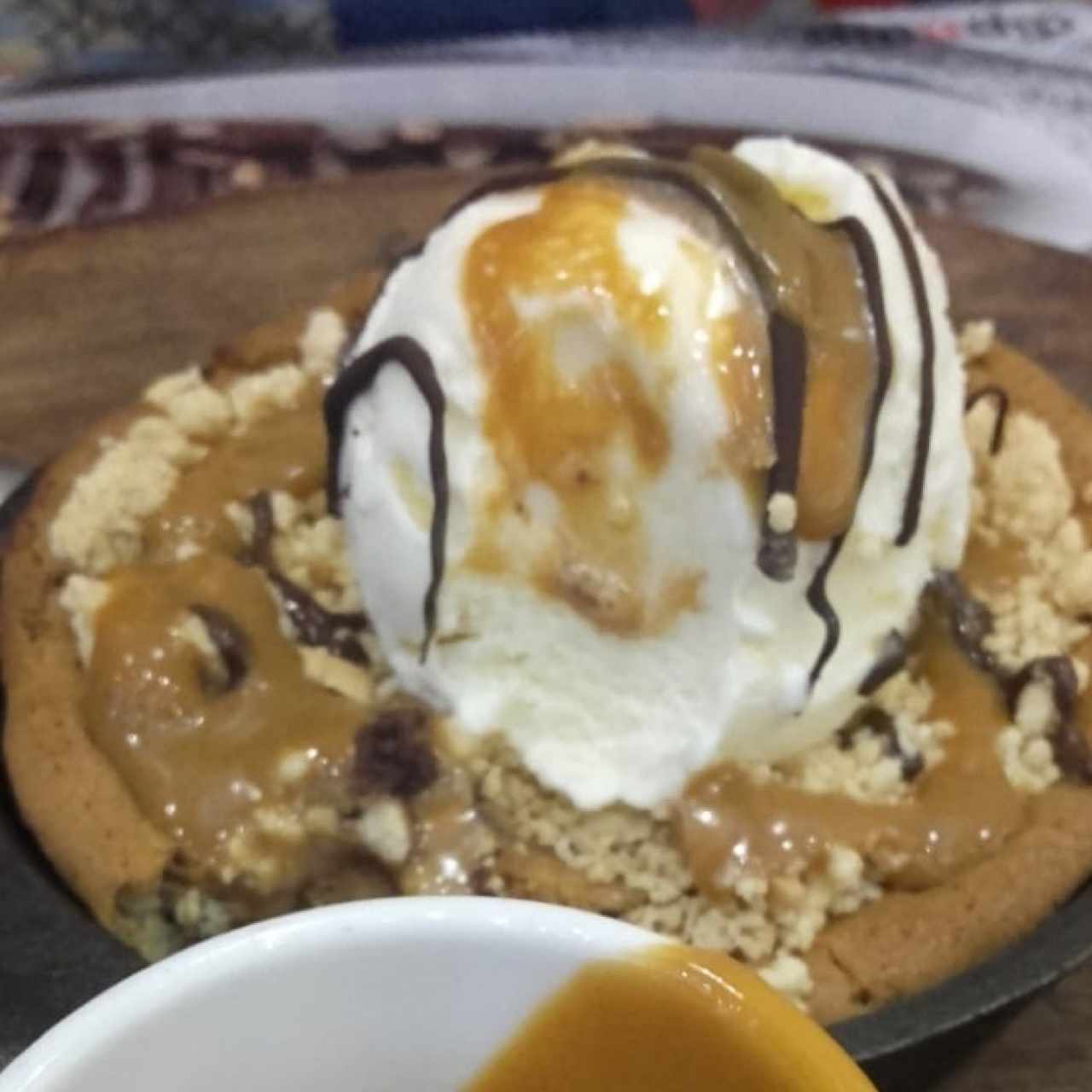 cockie crunch con helado bañado en dulce de leche