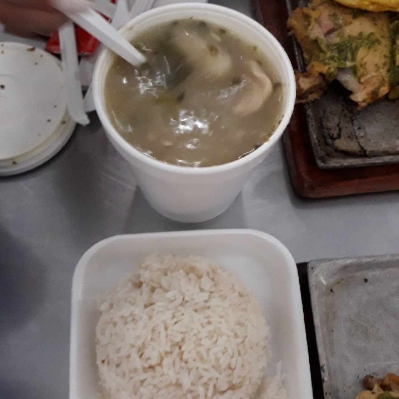 Sancocho de gallina con arroz blanco