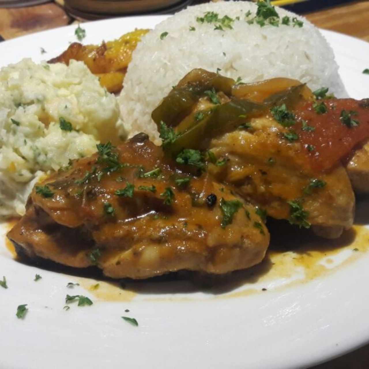 Pollo Guisado