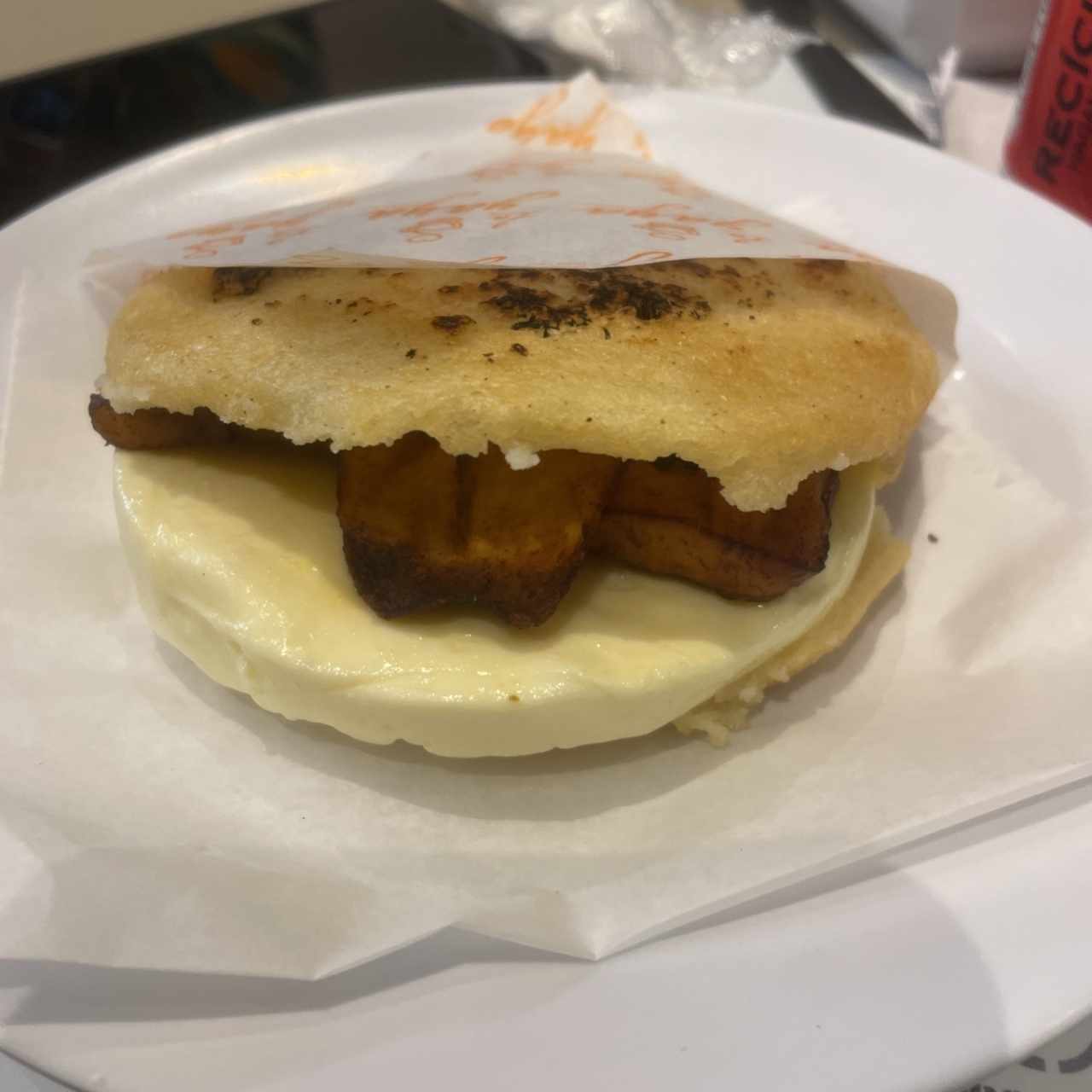 Arepa queso telita y tajada