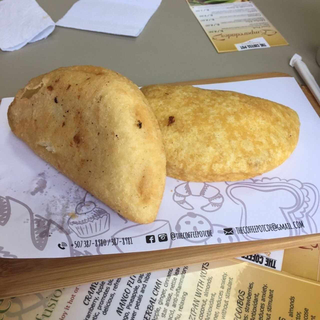 empanada de cazon y de pabellon