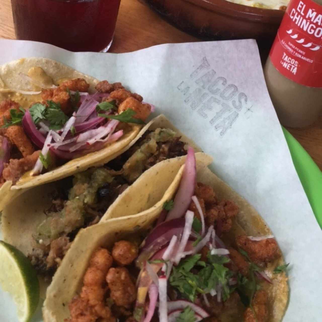 Trio de tacos. Calamares y Carnitas 