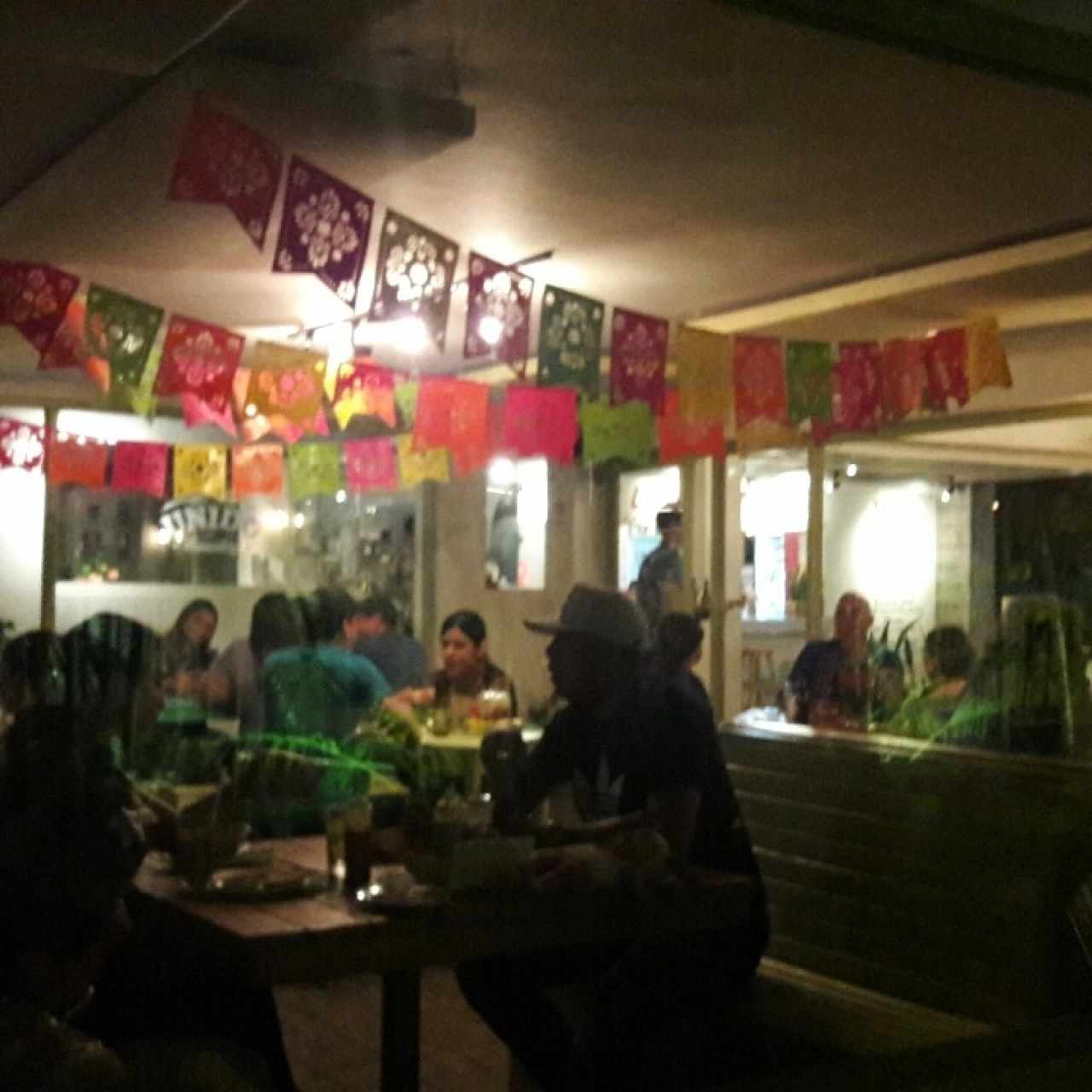 buen ambiente Tacos La Neta