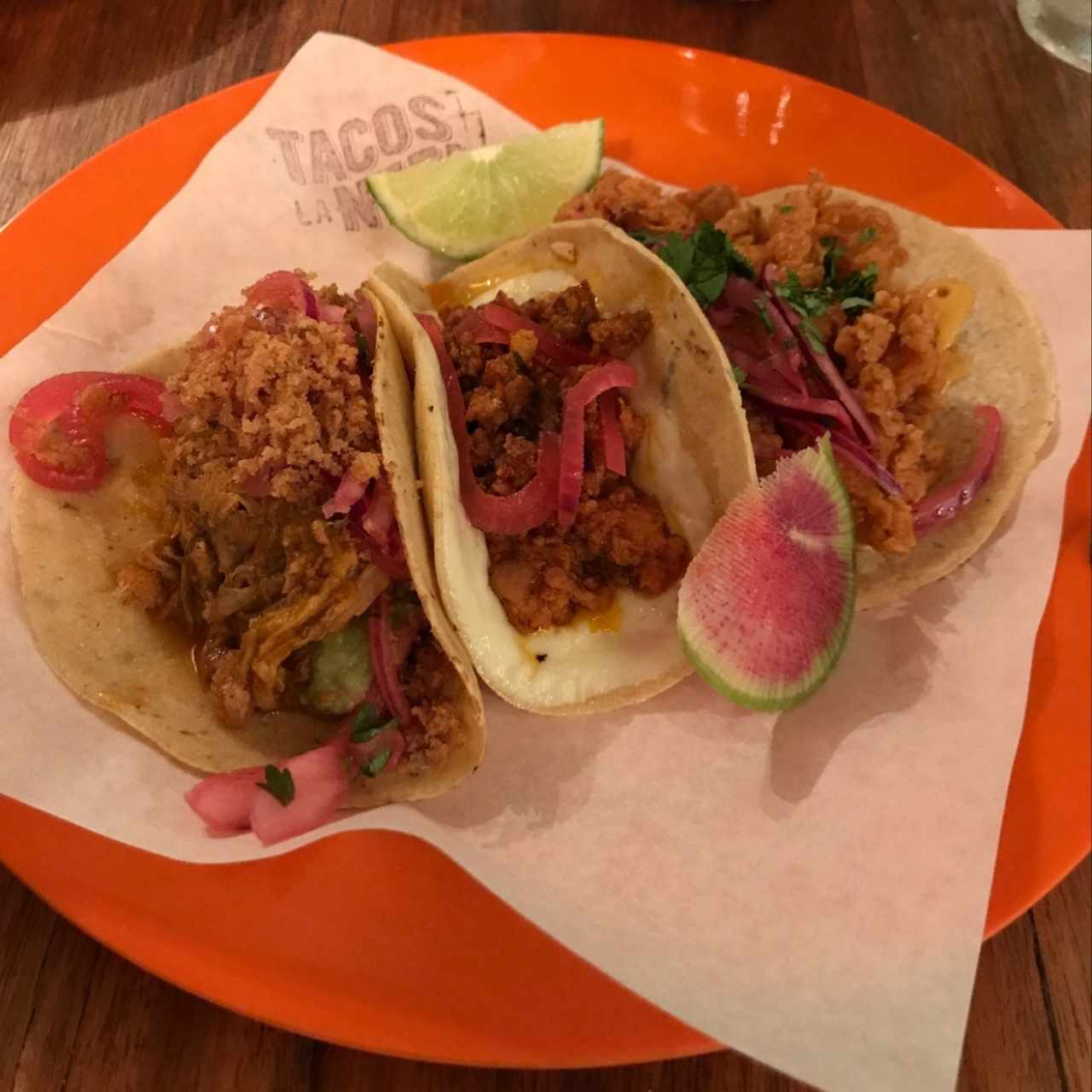 Tacos de calamar, cochinita pibil y queso con chorizo