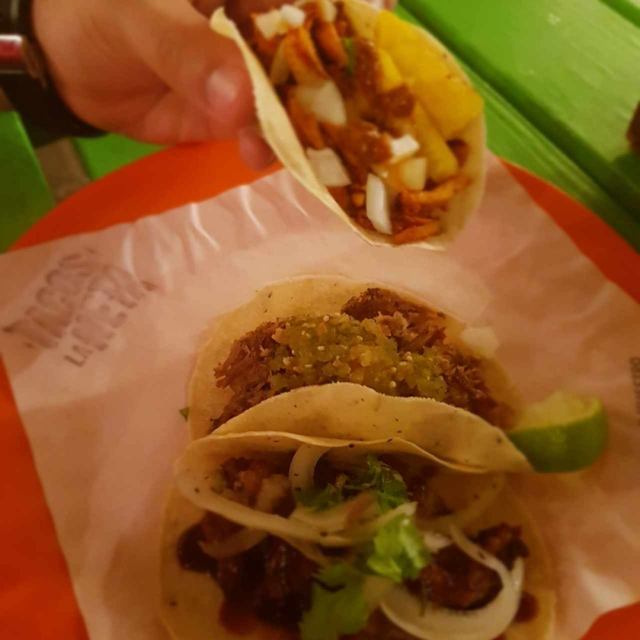 taco al pastor, carnitas y panza