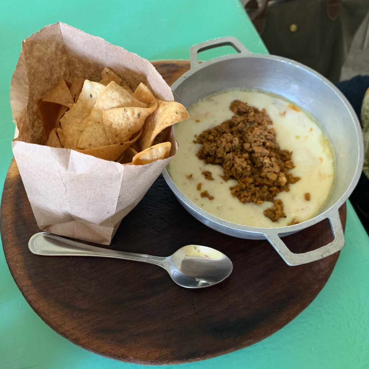 Queso fundido con carne