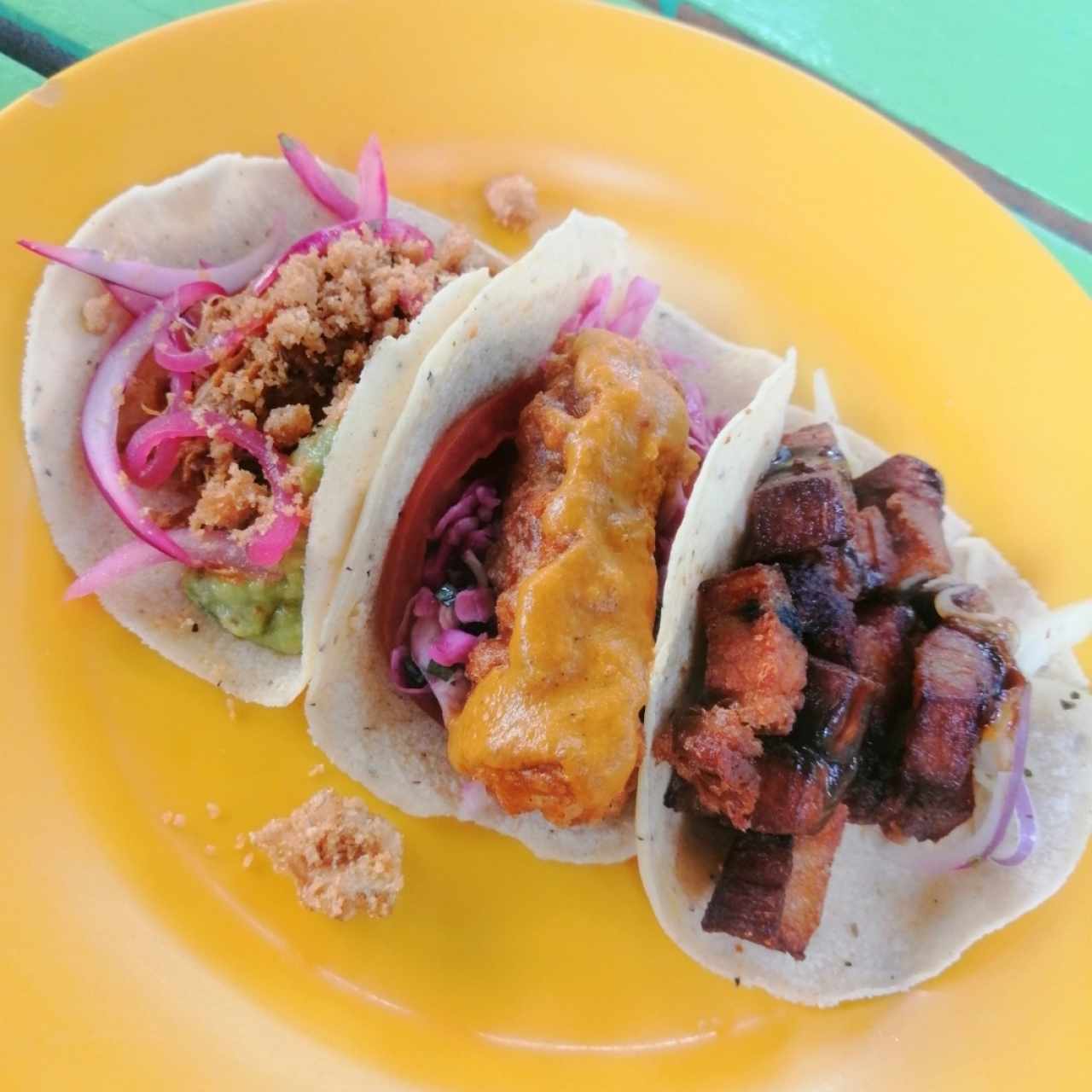 Tacos de cochinita, pescado y panza