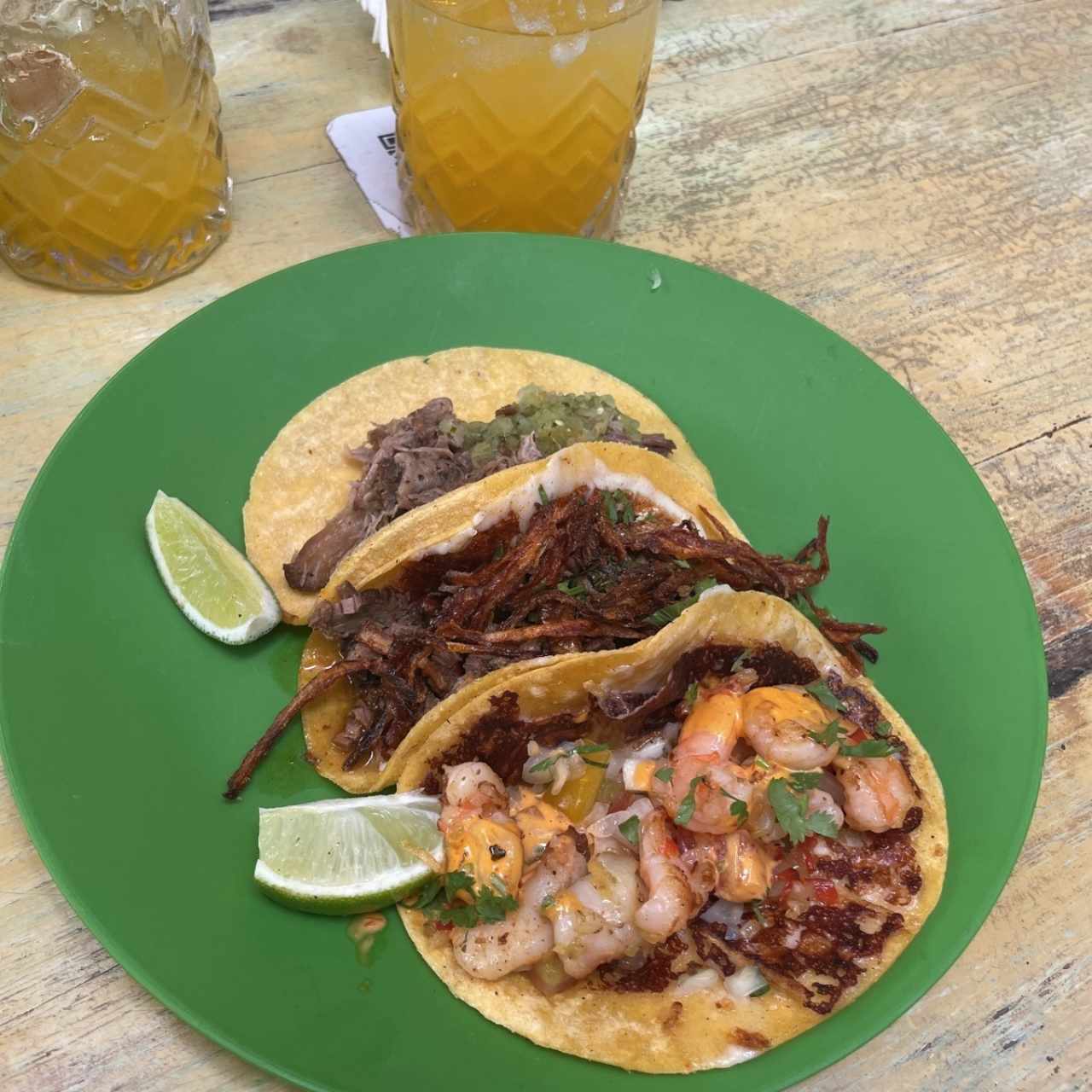 3 tacos diferente sabor ( gobernador, carnita y picaña)