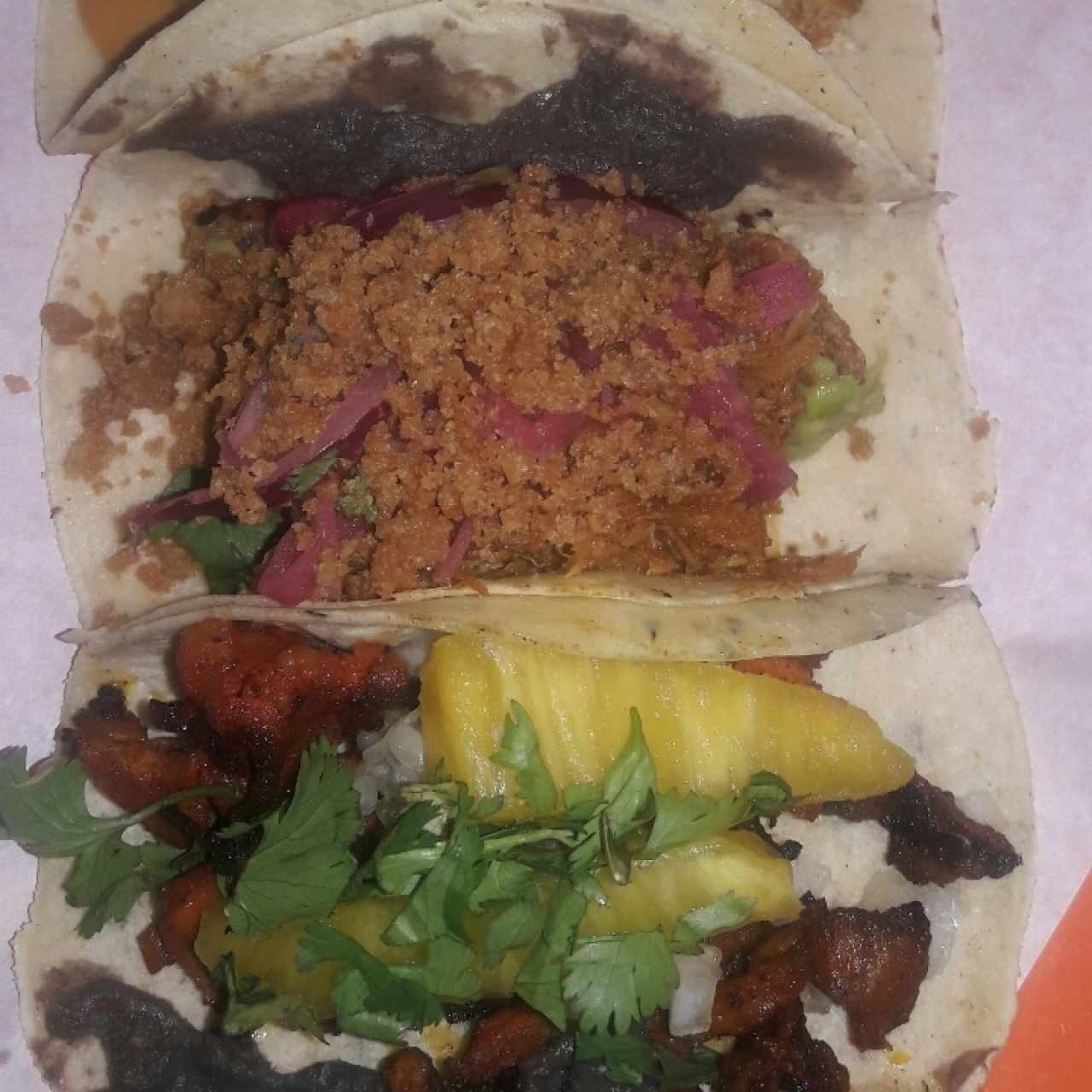 Taco al pastor y taco cochinita pibil