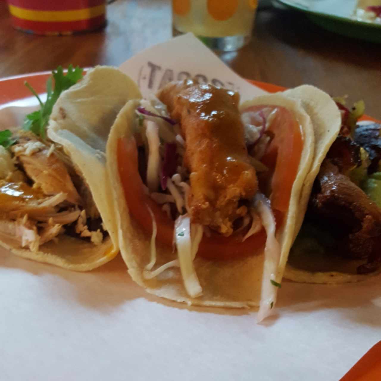 trio de pollo, pescado y carnita