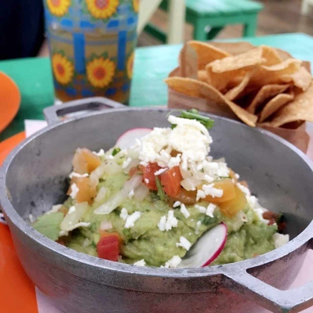 Guacamole con totopos