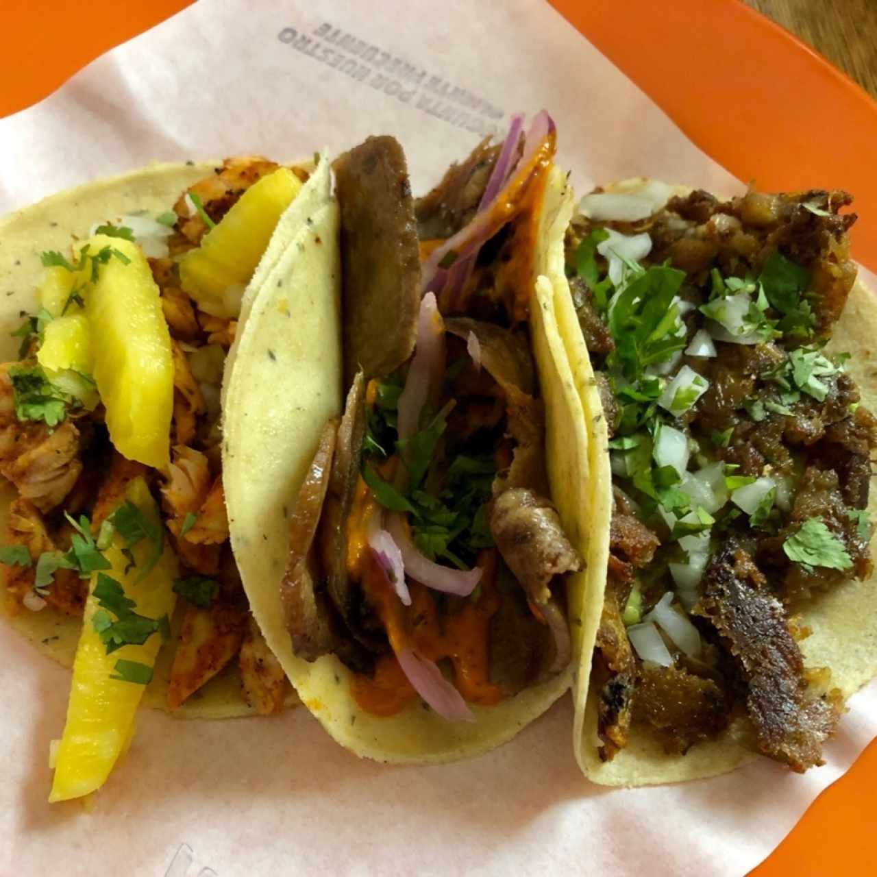 Tacos pastor, lengua, cabeza