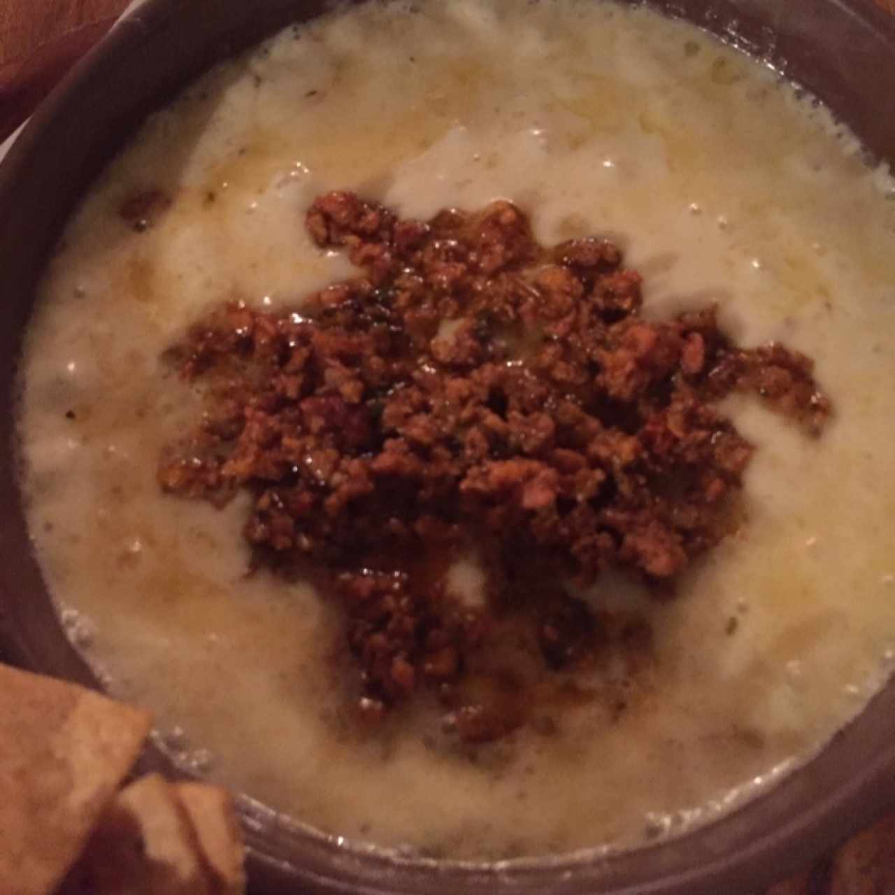 queso fundido con chorizo