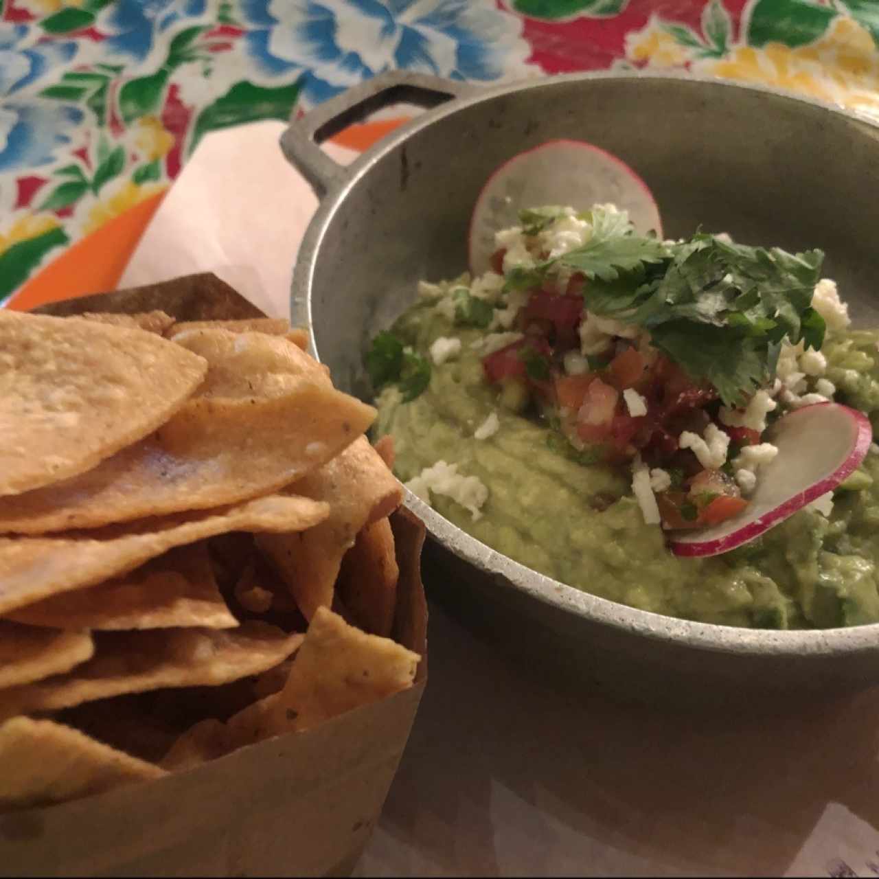 Guacamole con totopos