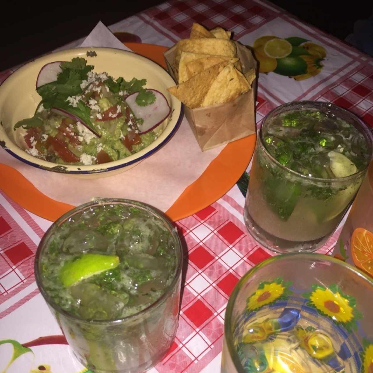 Guacamole, tortillas y mojitos