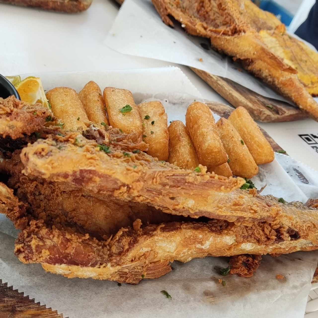 Pescado frito con yuca