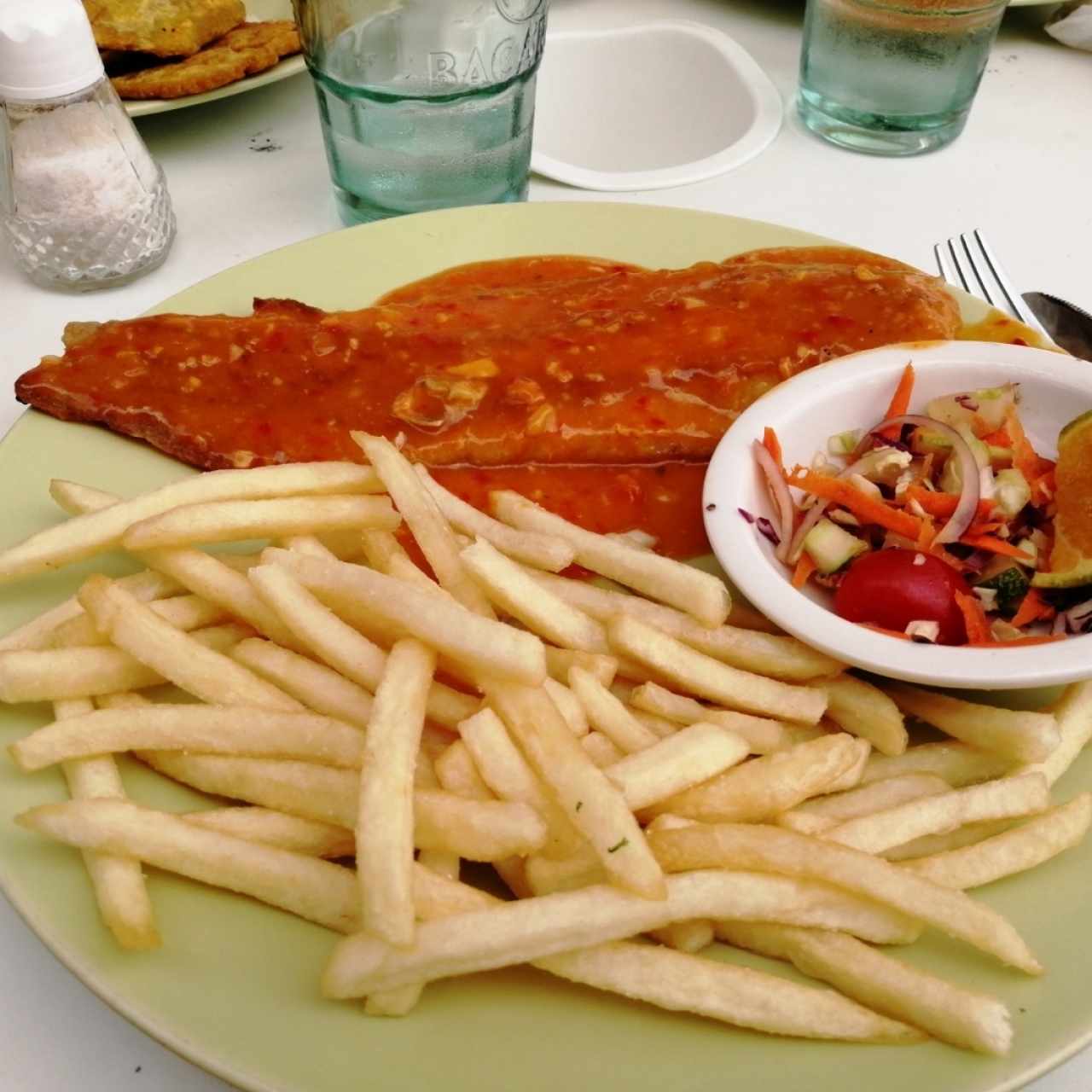 Filete de pescado al ajillo