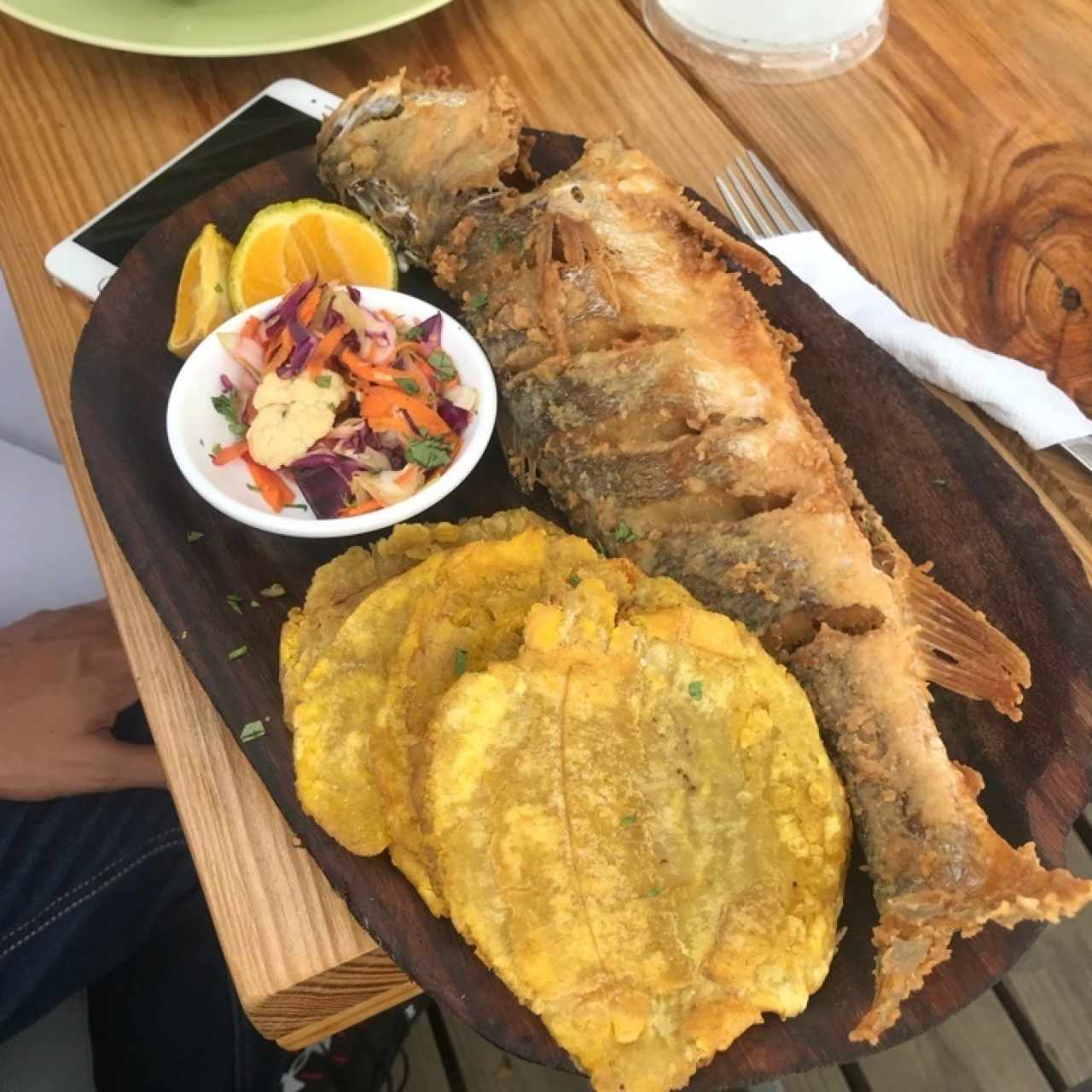 pescado frito con patacones