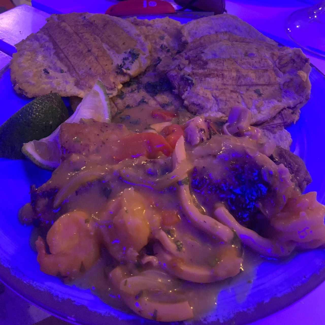 Filete de pescado en salsa de mariscos