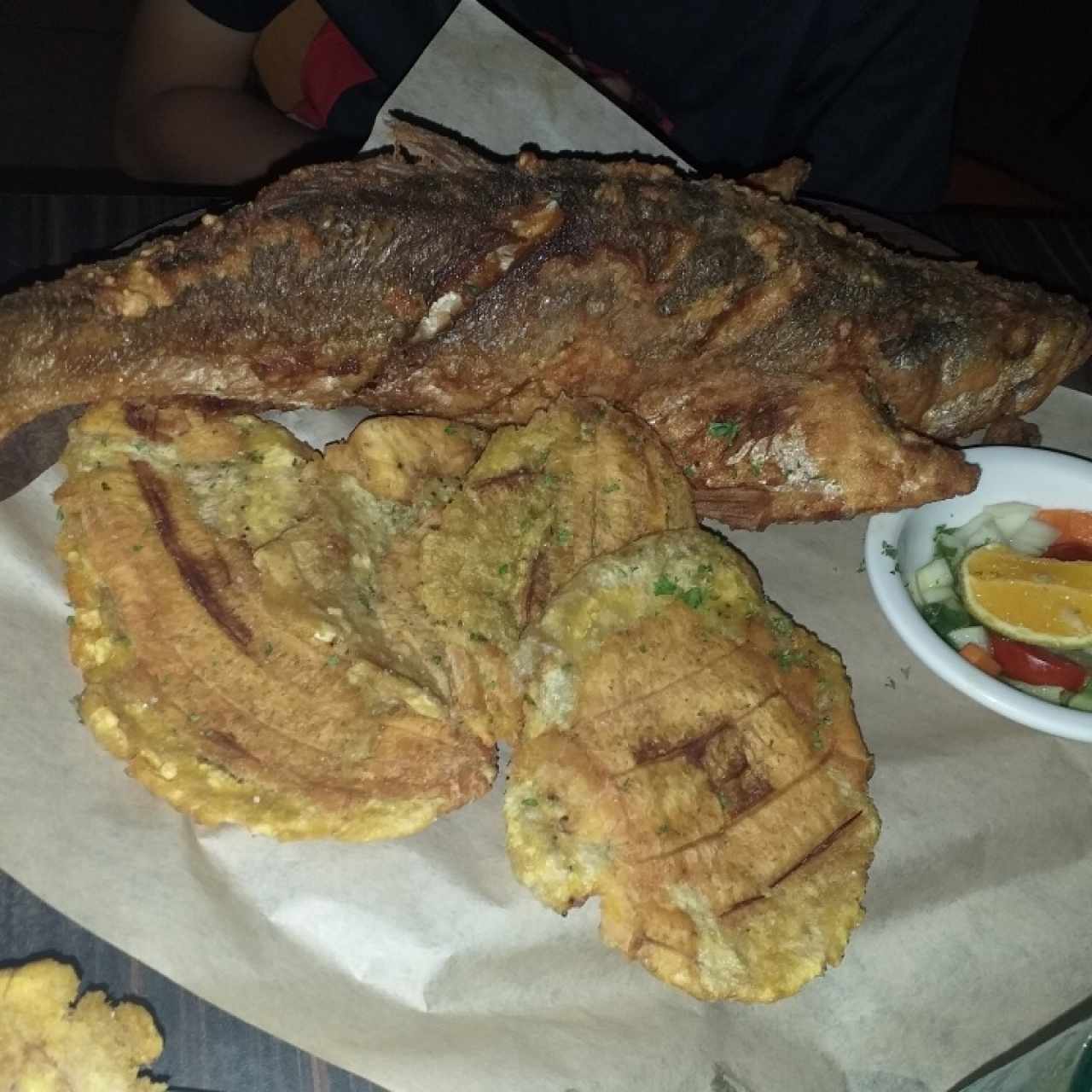 pescado frito con patacones