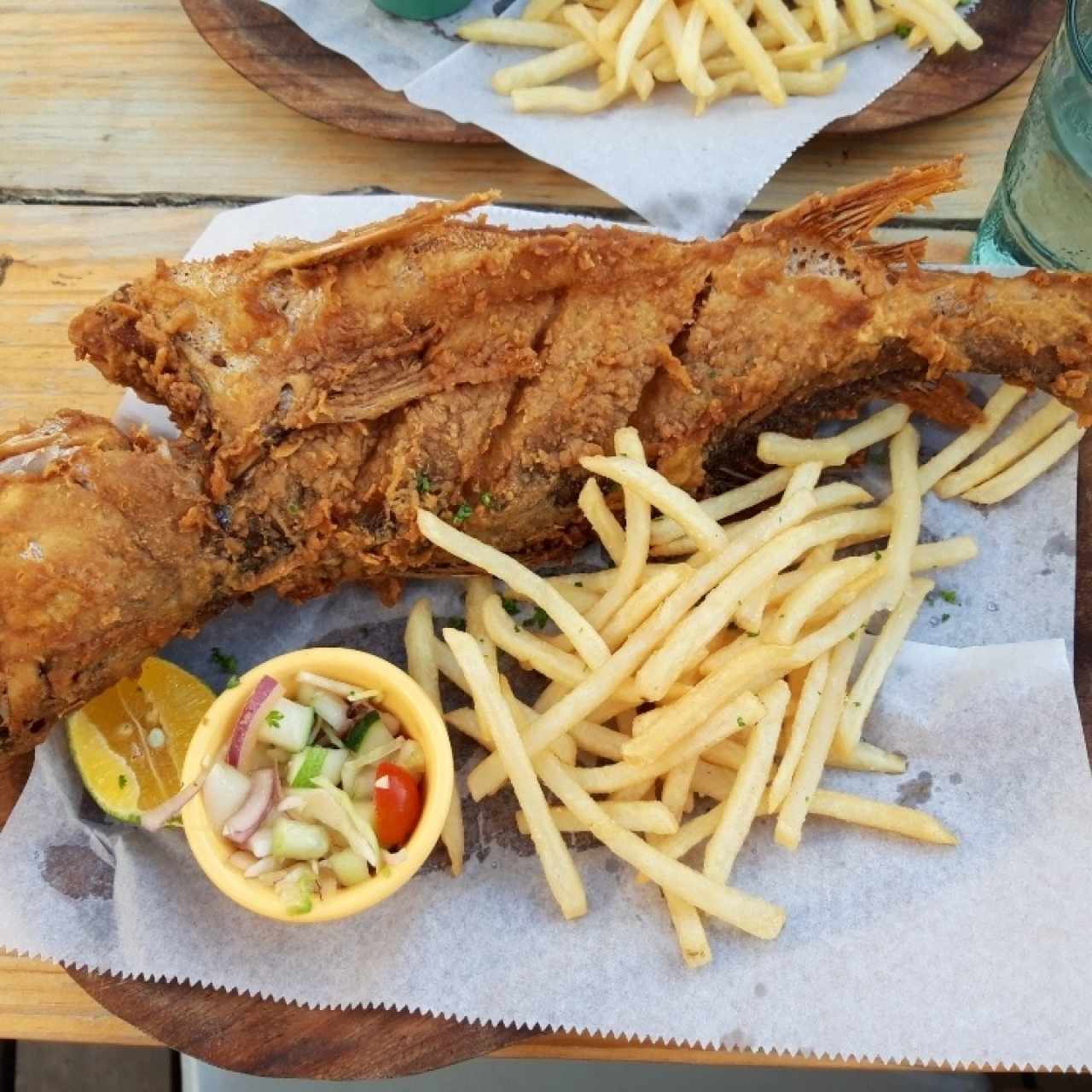 pescado entero frito