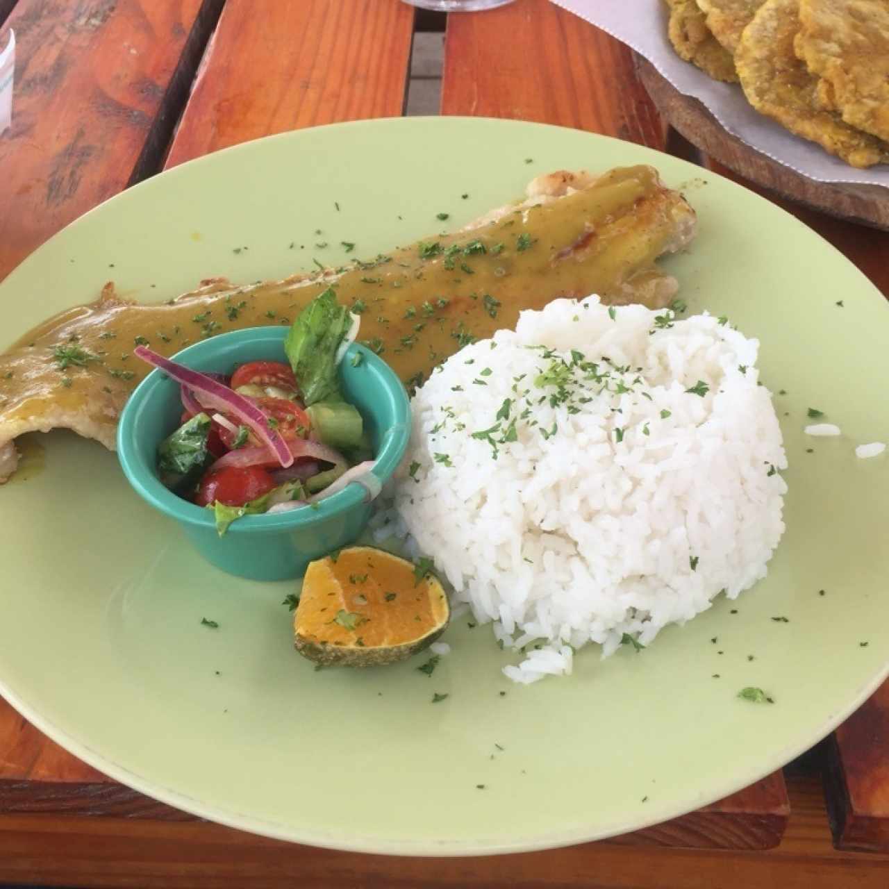 filete de pescado con salsa de coco y curry 