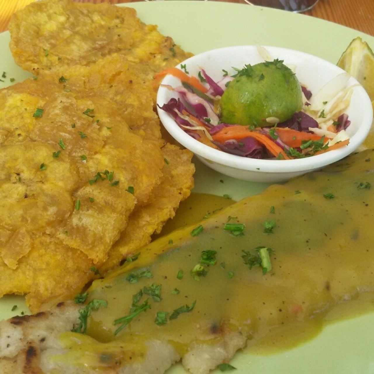 Filete de corvina con coco y curry