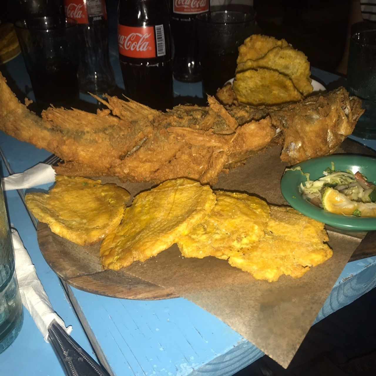 pescado entero con patacones 