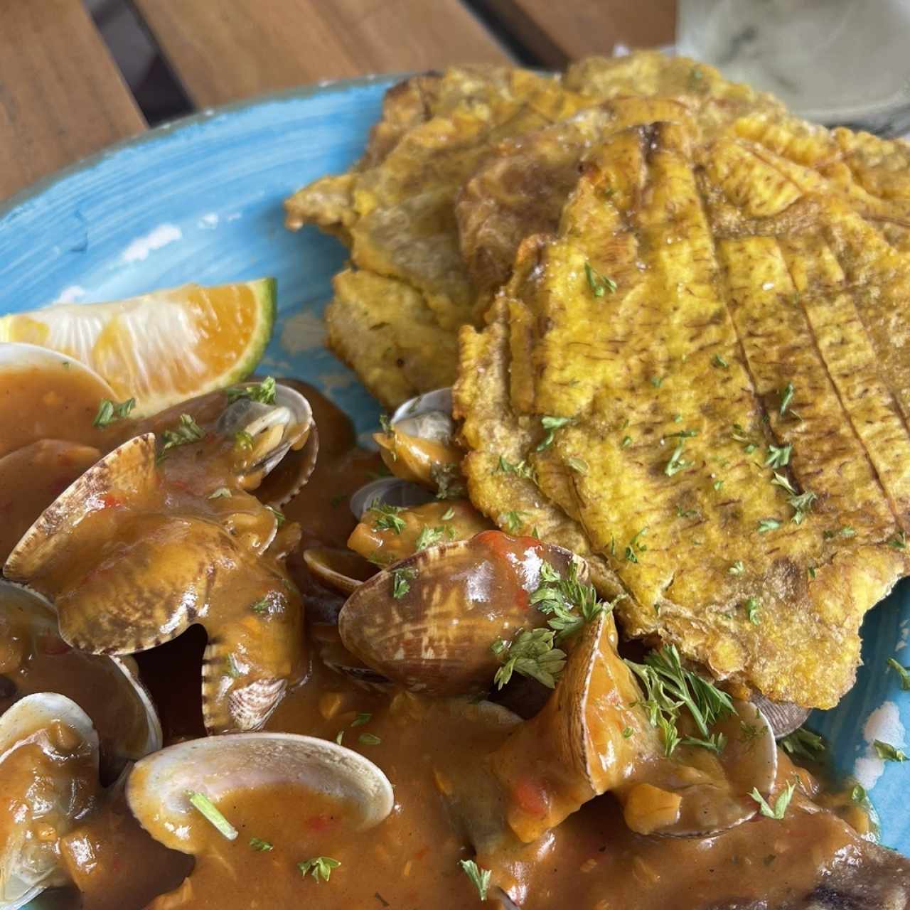 Filete de pescado con salsa de almeja