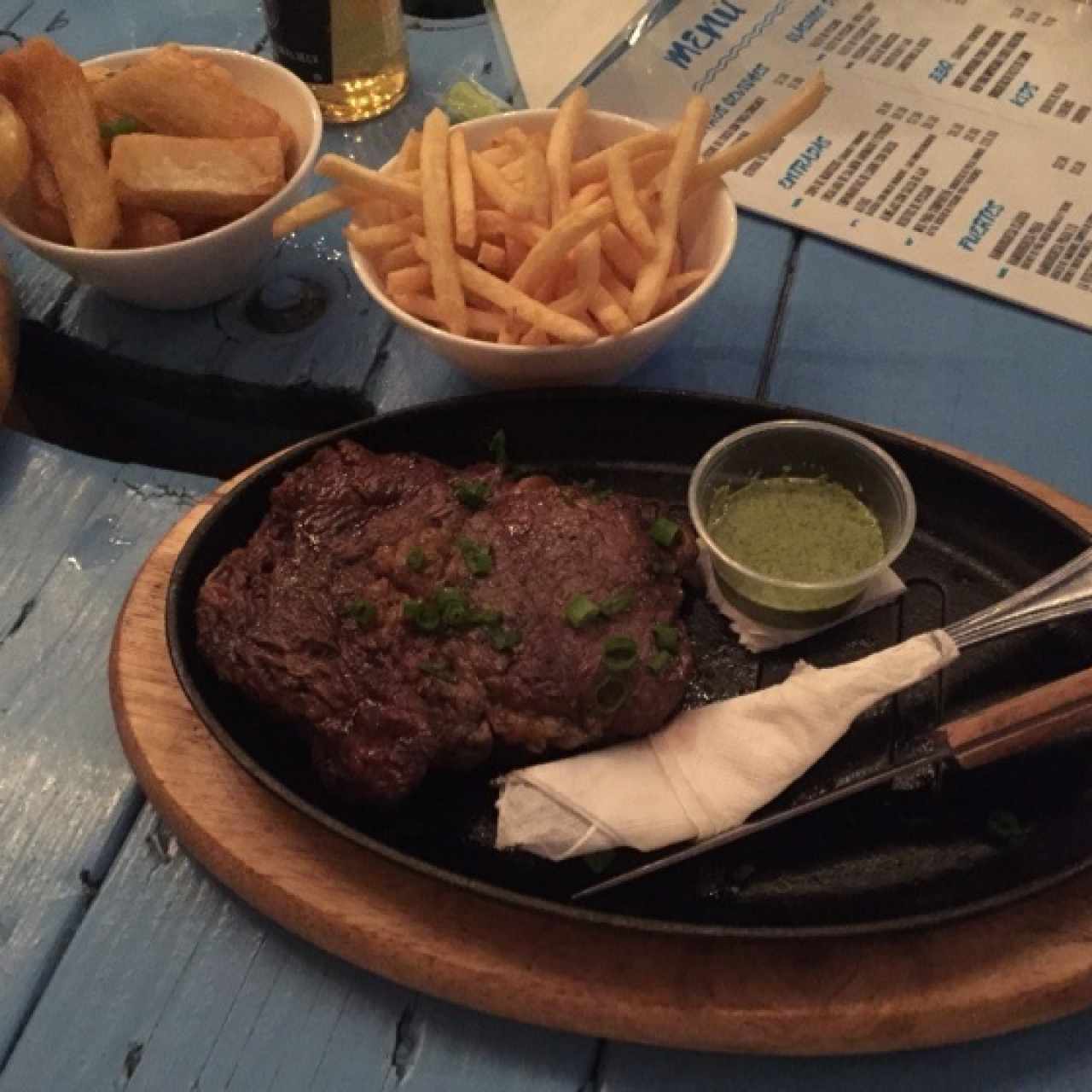 Rib eye con papas o yuca frita