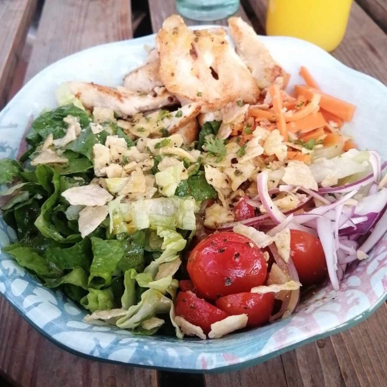 Ensalada con aderezo de la casa