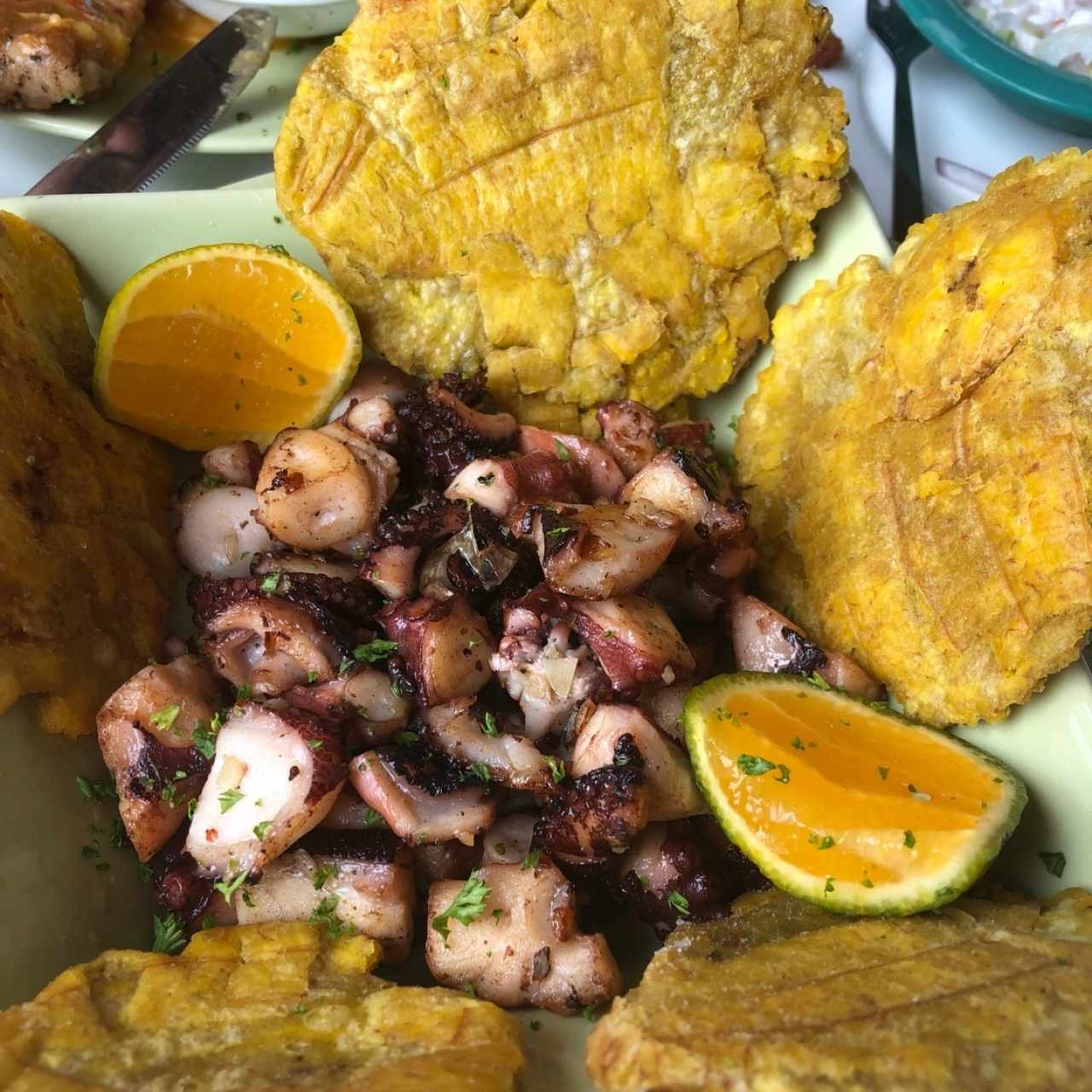 pulpo con patacones 