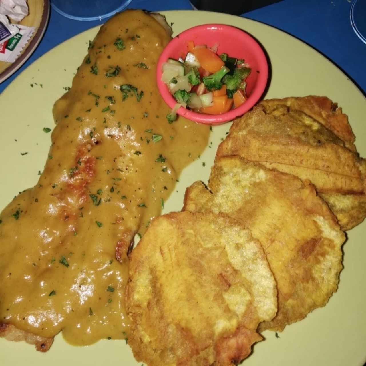 filete de pescado en salsa de curry y coco