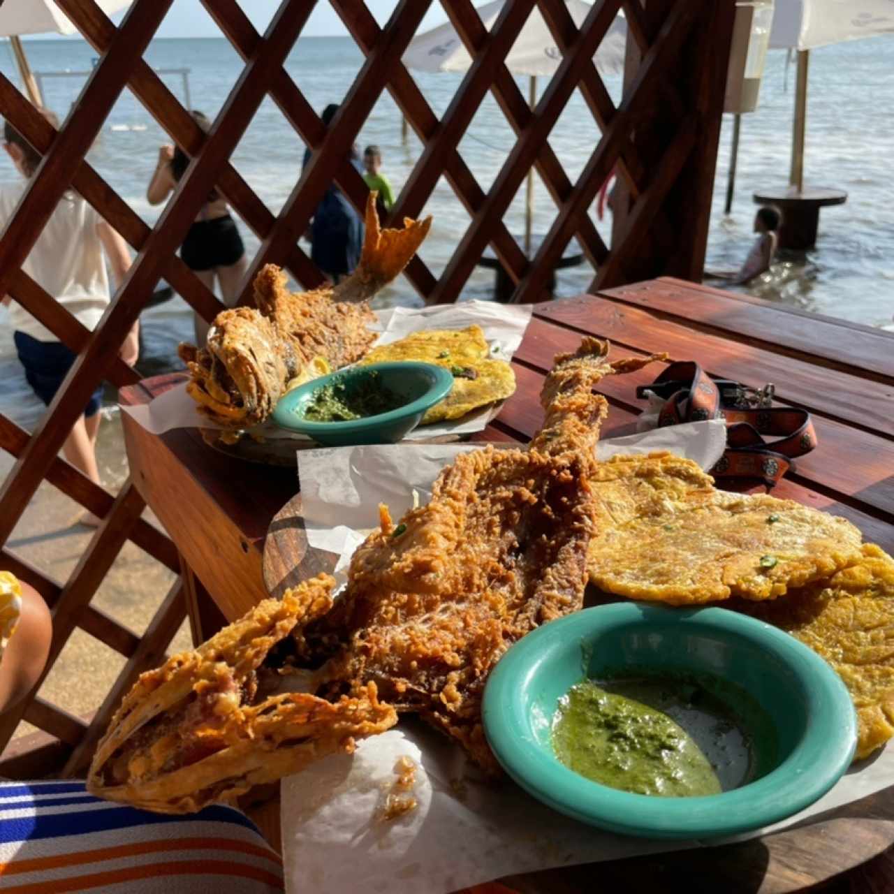 Corvina Entera frita con patacones