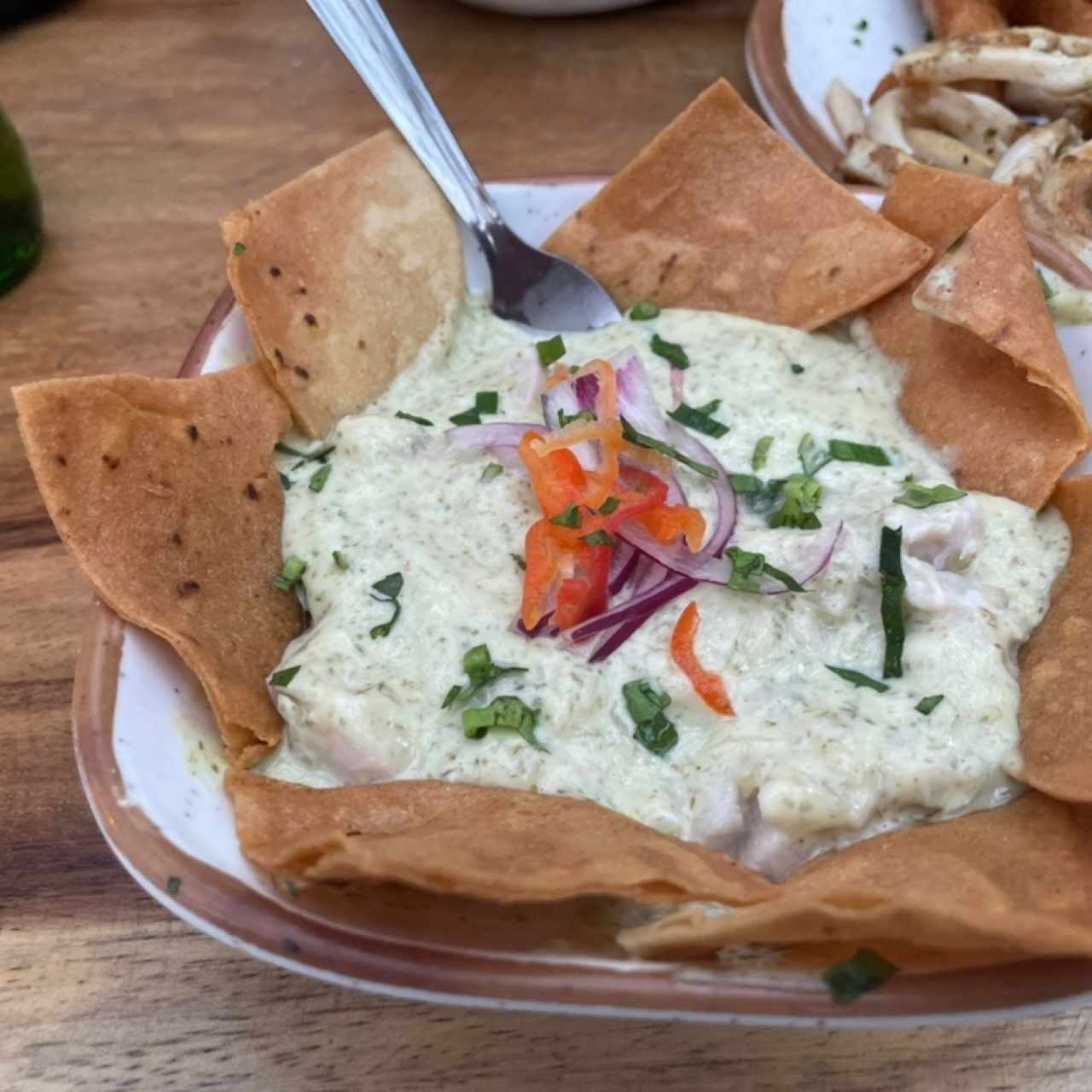 Ceviche con salsa de cilantro