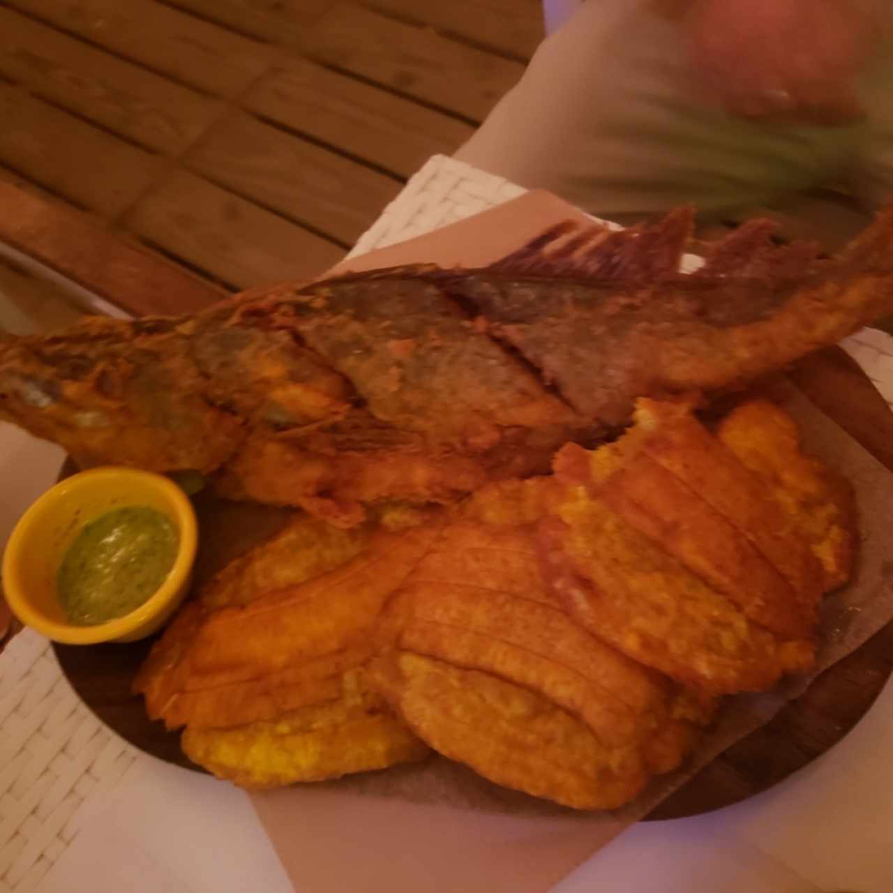 Pescado frito + patacones