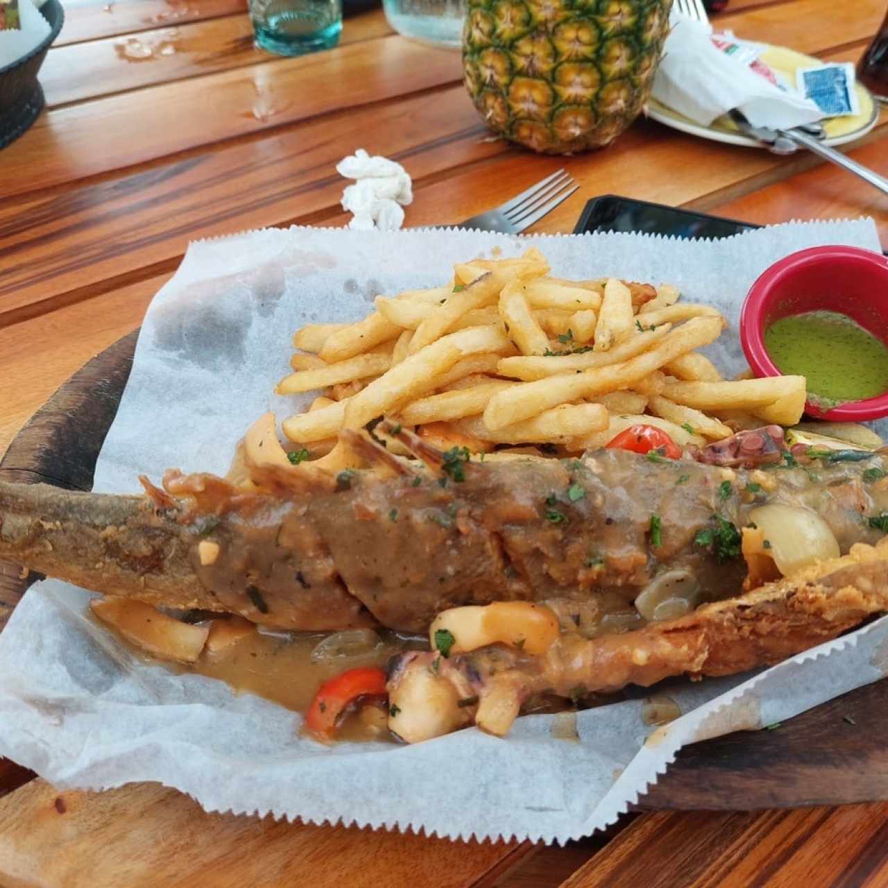 pescado con salsa de mariscos