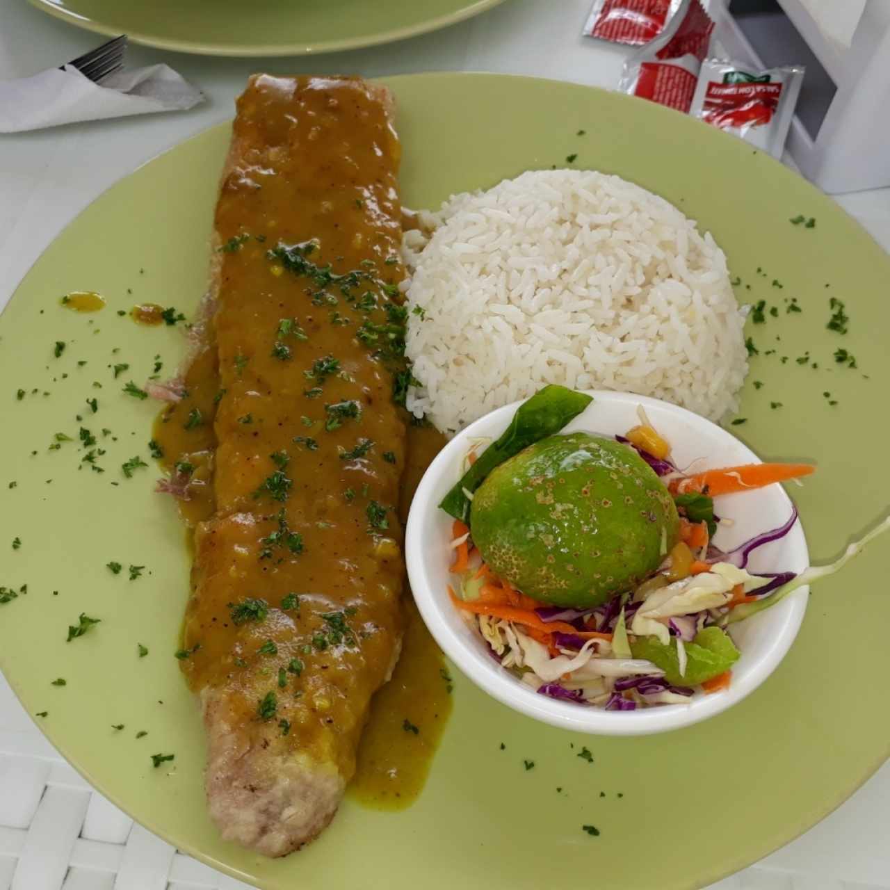 Corvina con salsa de curry