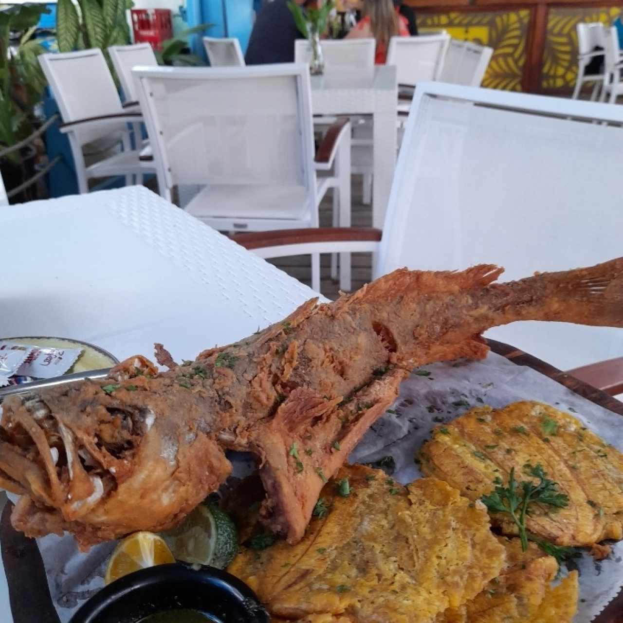 pescado entero frito