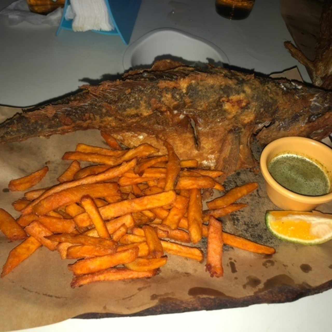 Pescado frito con camote