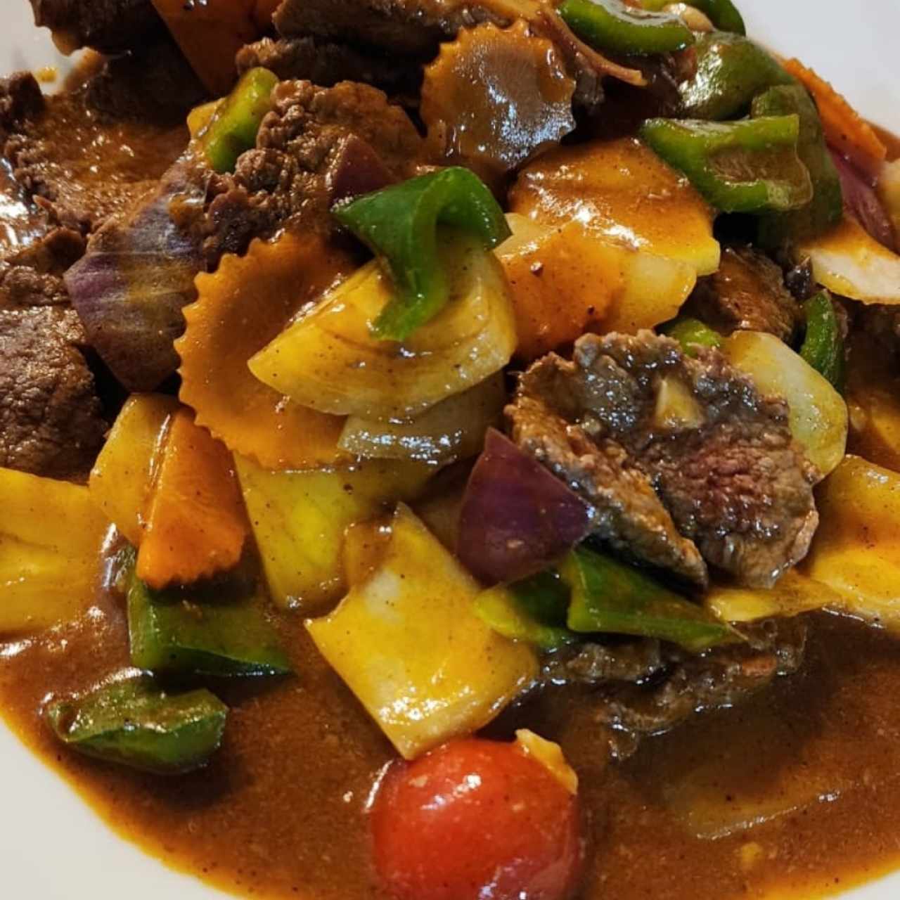 Carne con vegetales salteados 