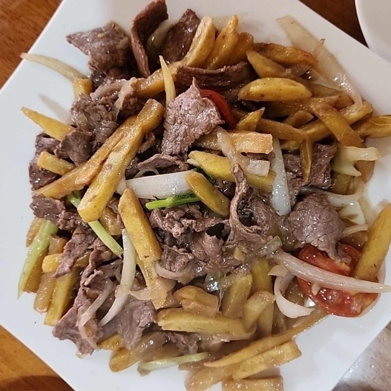 Carne salteada con papas