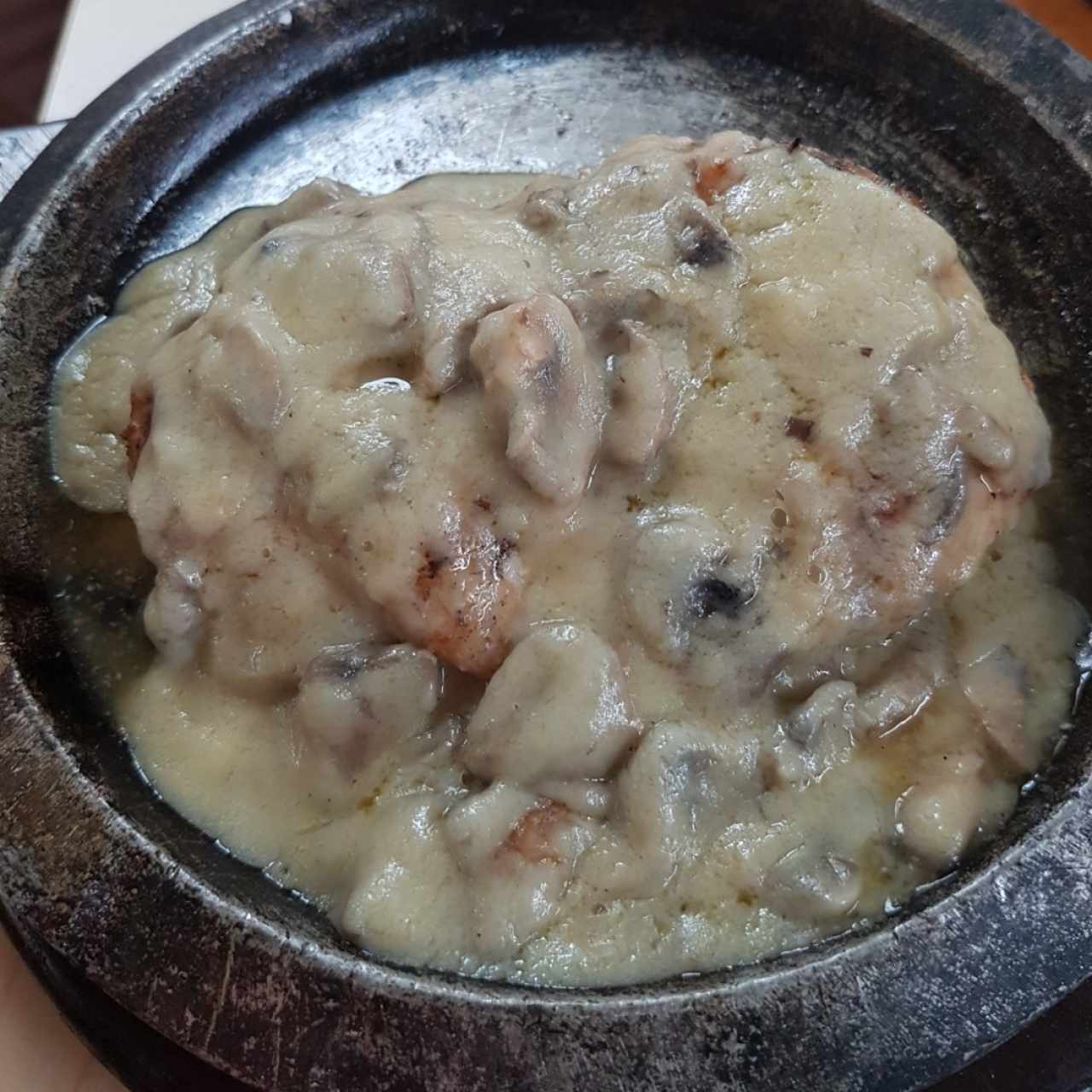 pollo con champiñones