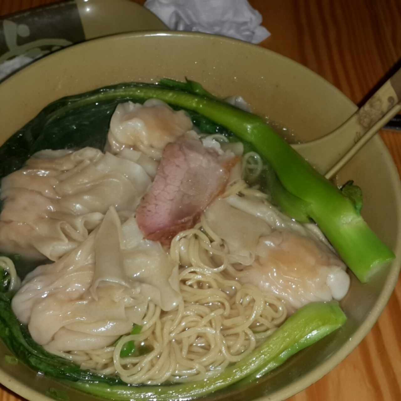 sopa de wanton de camarones