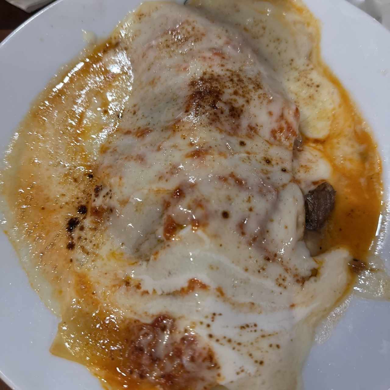 RAVIOLI ABIERTO DE CARNE Y HONGOS