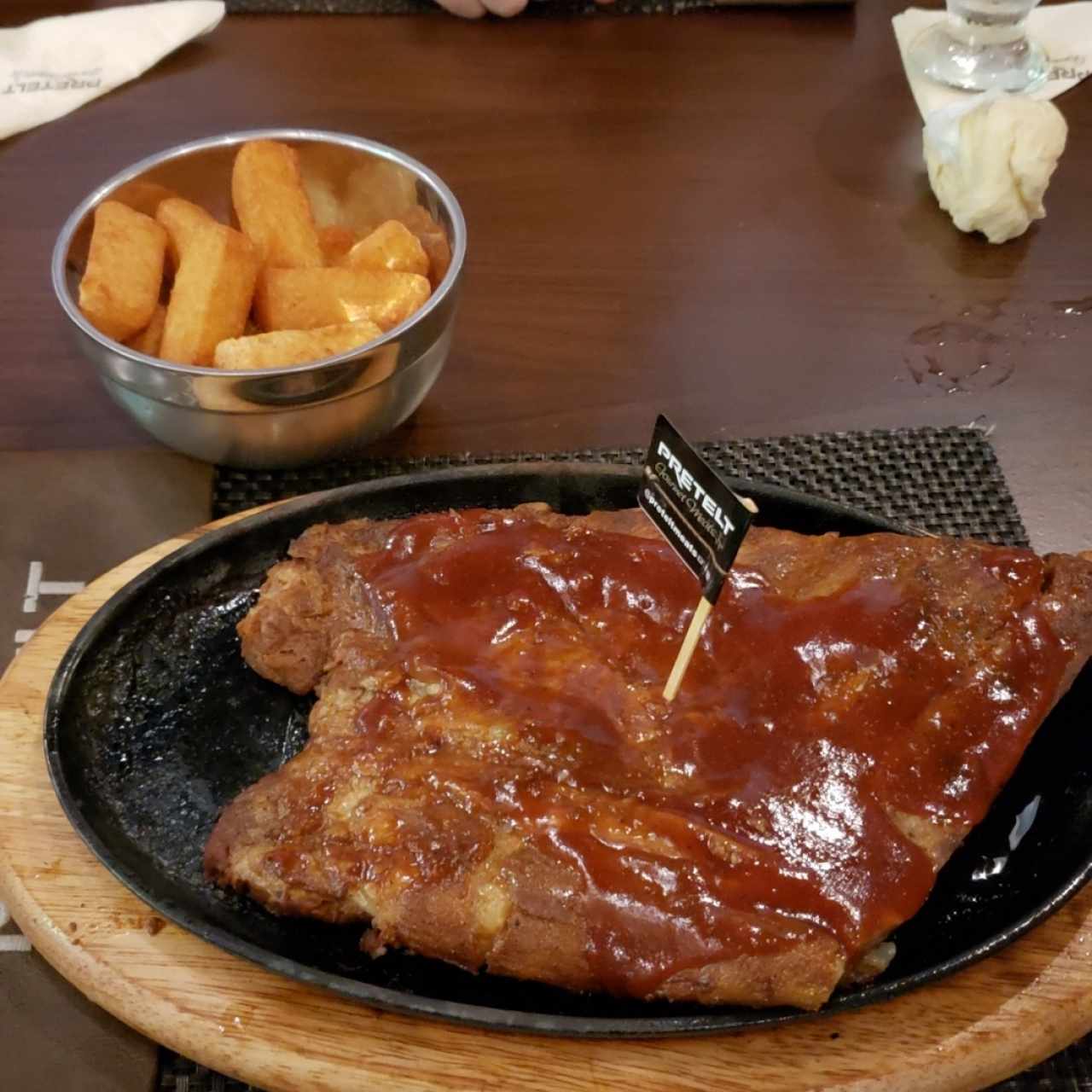 1/2 Costilla de Cerdo al estilo viejo oeste