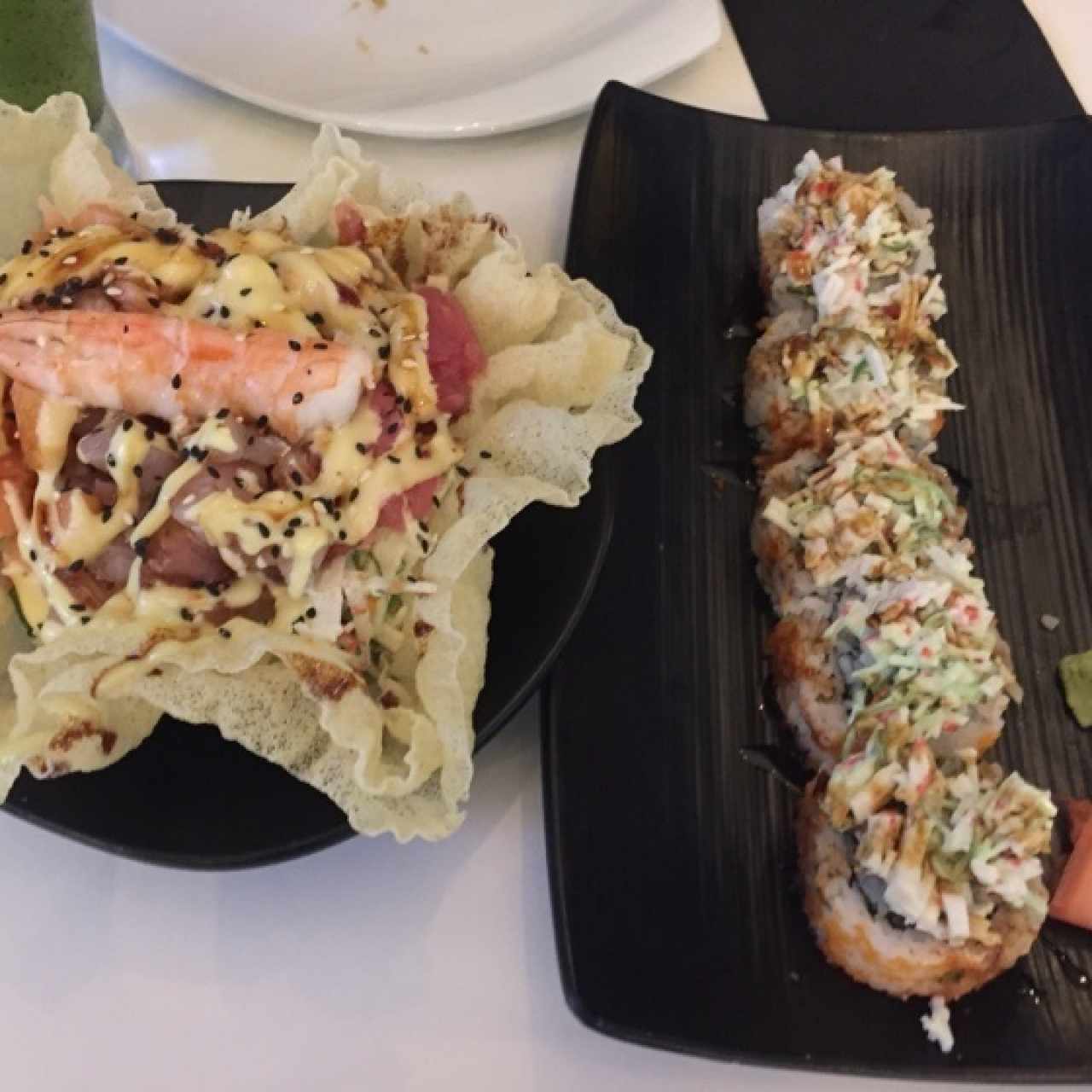 ensalada Neptuno y Nikkei roll 