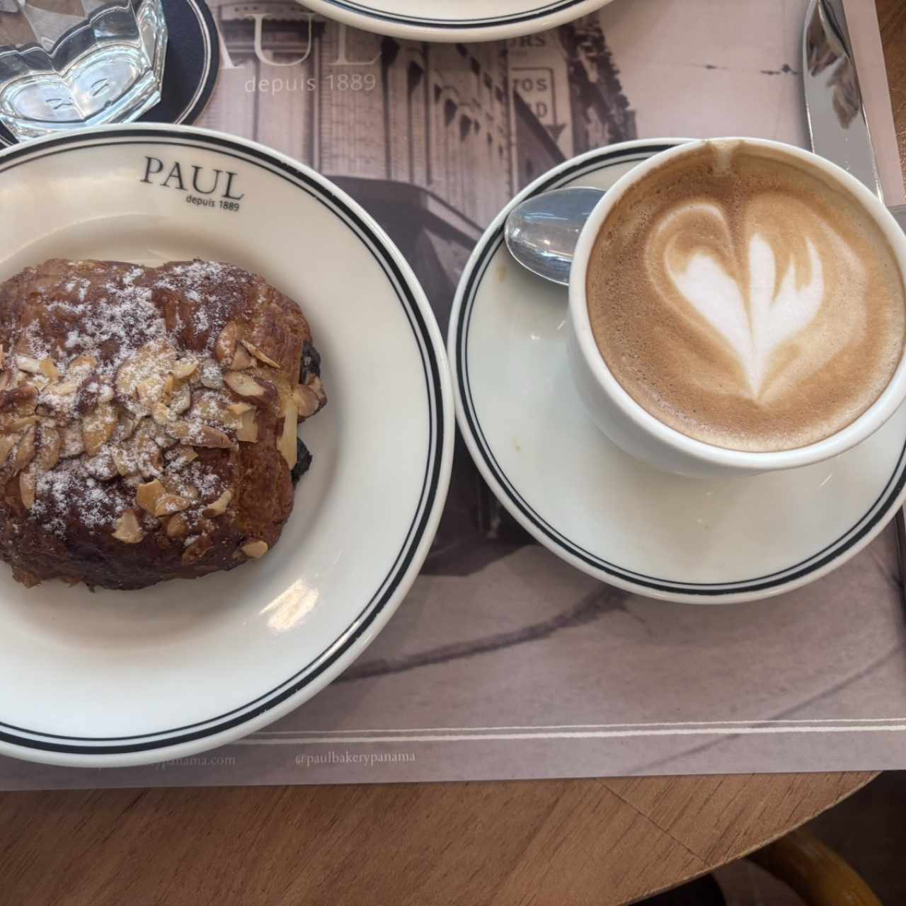 Pain au Chocolat et aux Amandes