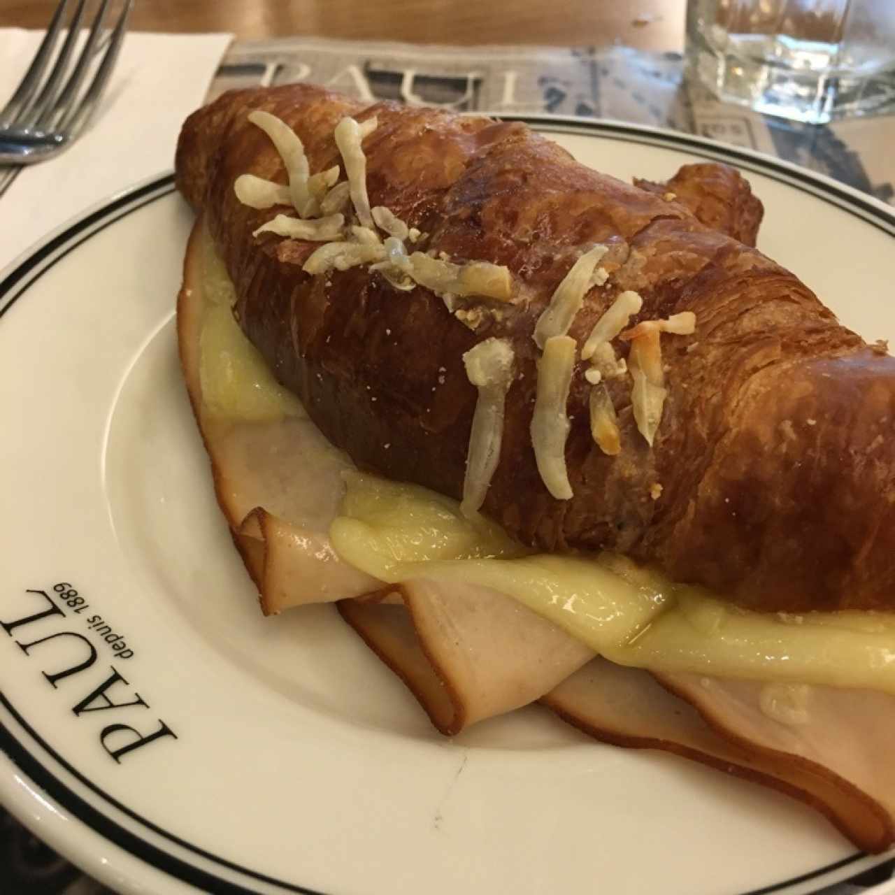 Croissant de Jamón y Queso