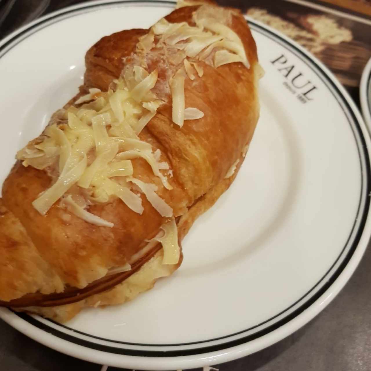 croissant de jamón con queso